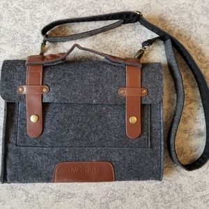 Slim minimalist felted messenger bag
